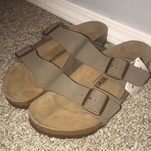 Arizona Birkenstock Size 42 (Men’s 9-9.5)